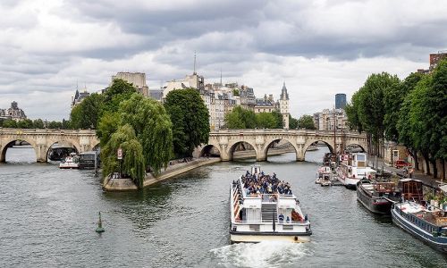 High School exchange abroad in France - Paris La Seine