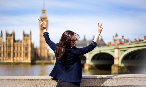 Group Tours London - student exploring the city