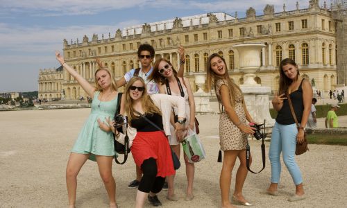 Group Tours Paris - students enjoying Paris